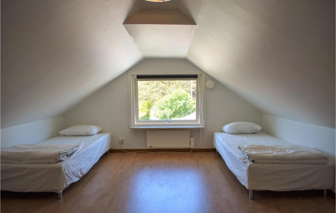 2 Bedroom Nice Home In Ystad Luaran gambar